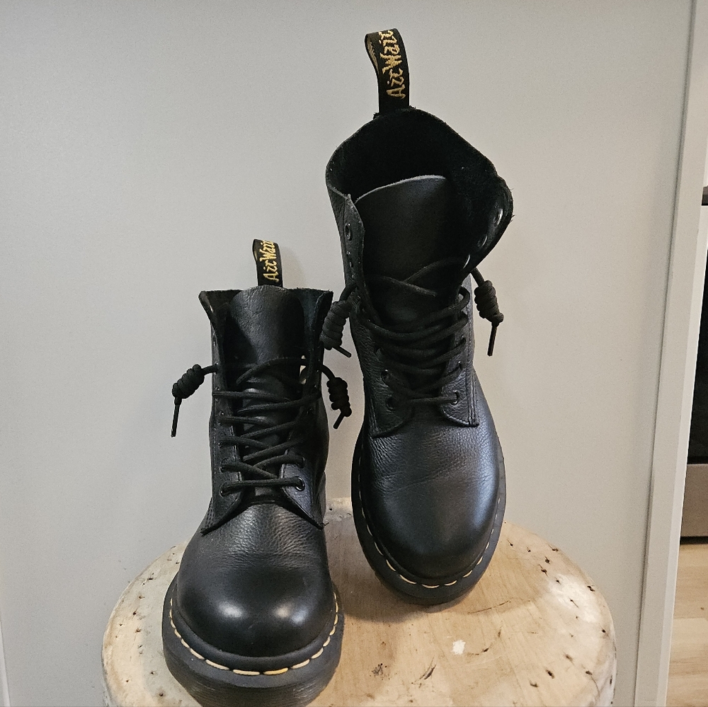 Dr.Martens 1460 Nappa 8-eye smooth leather lace up boots 38